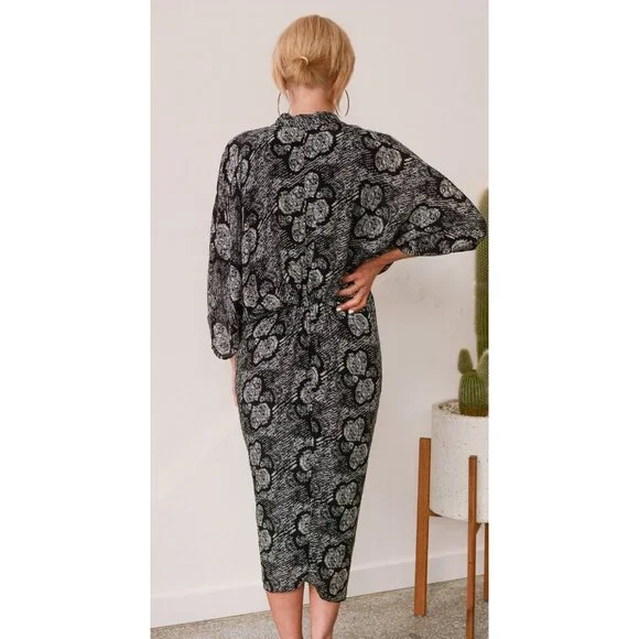Vetiver Retrograde Kimono Dress Big Butterfly Black and White All Over Pattern, - Picture 2 of 12
